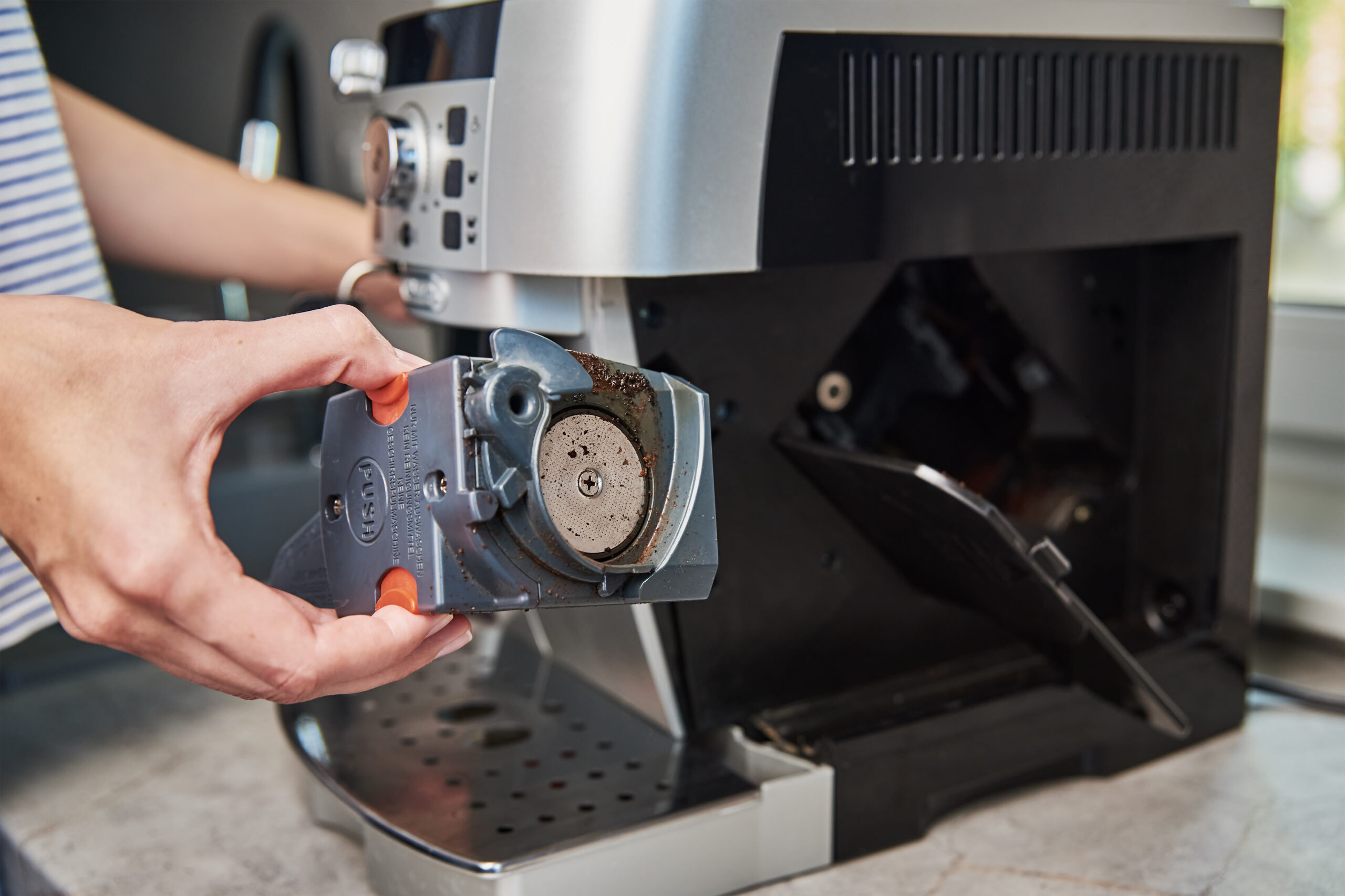Automatic coffee machine maintenance
